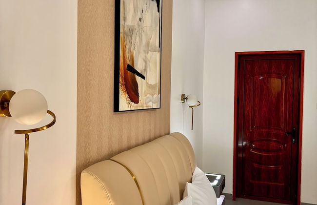 Lighthouse Signature Suites - Photo 39