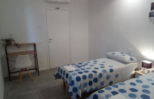 The judas trees - Foto 18