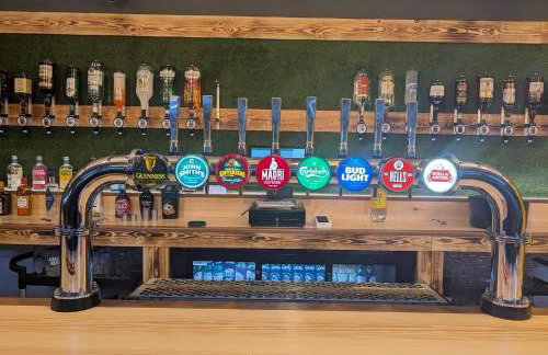 169 - Two bed Chalet on Sunbeach Holiday Park - Sleeps 5, pet friendly, FREE pool and entertainment passes included - plus WiFi, bed linen and towels included 300m from the beach! - Foto 5