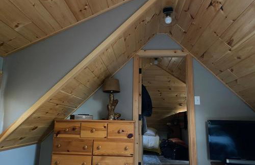 Cabin in the woods with fire pit and porch - Foto 53