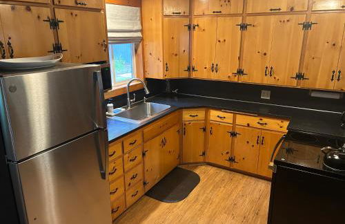 Beautiful Bungalow and Bunk House, Close to Lake - Foto 10