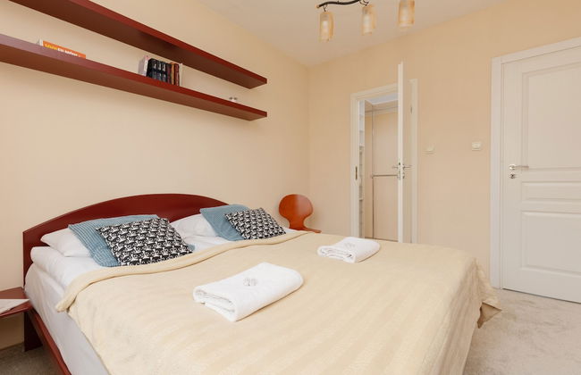 Spacious Apartment Pruszkow by Renters - Photo 3