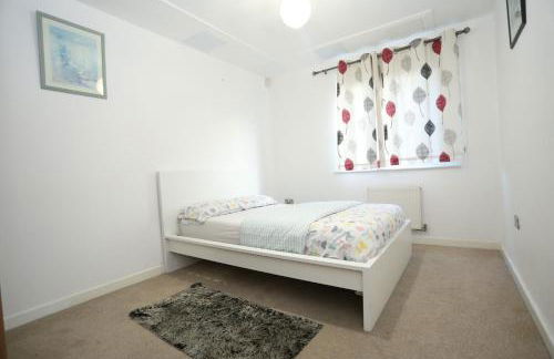 2 bed Riverview Bridge House Apartment - Foto 22