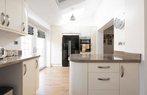 The Romford Oasis - Spacious 4 bedroom escape - Foto 71