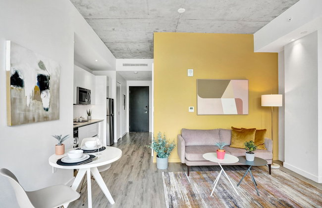 Design District Suites - Photo 38