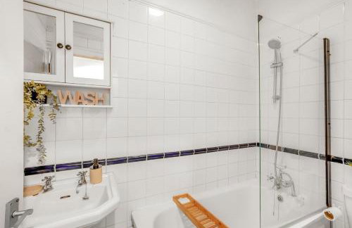 Modern 2BR Flat-Terrace-Free Parking-Rail Station - Foto 4