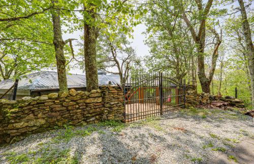 Close to Trails! Seven Devils Retreat with Hot Tub - Foto 27