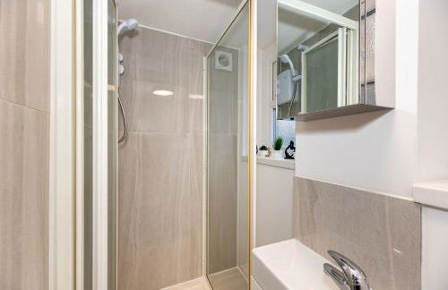 Cozy Ground-Floor Studio, Excellent City Access - Photo 12