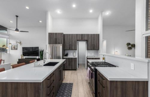 3BR Retreat with Heated Pool, BBQ and Mountain Views - Foto 45