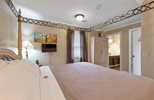 Peaceful Historic Villa with Hot Tub & Pool near Downtown Nashville, Tennessee - Photo 6