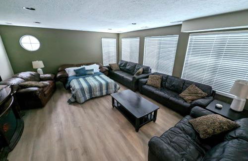 Cute Spacious Home - Photo 30