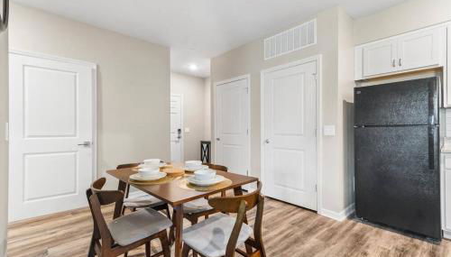 Luxe 1BR/1BA: Dive, Rest, Explore. Book Now! - Foto 5