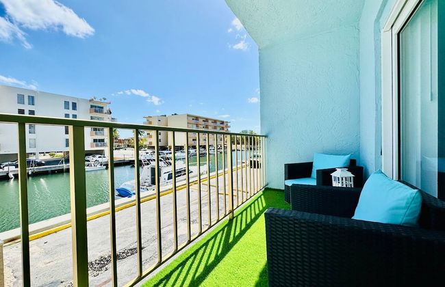 Waterfront 1BR Parking Walk to the Beach - Foto 19