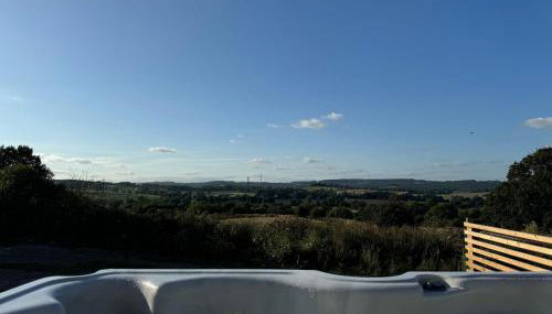 The Hayloft, Modern 4 Bed, 8 person, Barn Conversion in a Rural Location with Great Access & Hot Tub - Foto 3