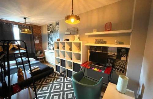 Shoreditch Cinema & Sauna retreat- 2BDR House with Garden & Games Room - Sleeps 6 - Photo 28
