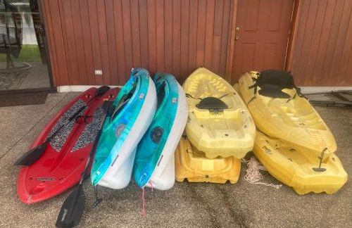 Beautiful Private Lake Lodge with Private Dock and Mountain Views - Foto 41