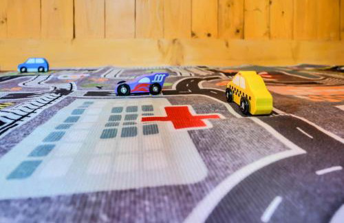 Family-Friendly Luxe Home with Sauna - mins to UO - Foto 48