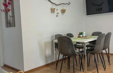 Modernes Apartment mit Balkon, Parkplatz und Smart Tv bis zu 10 Personen - Foto 7