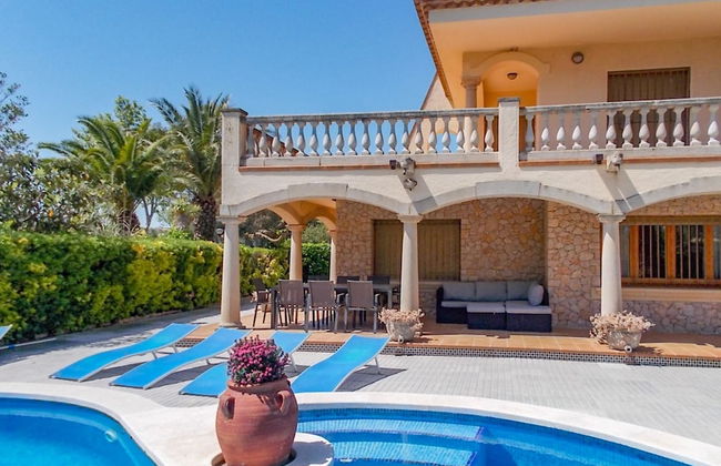 Alluring Holiday Home in Girona With Swimming Pool - Foto 32