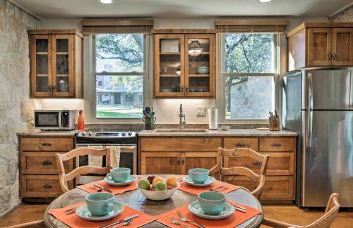 Blanco Riverfront Historic Home, 3 Mi to Downtown! - Foto 8