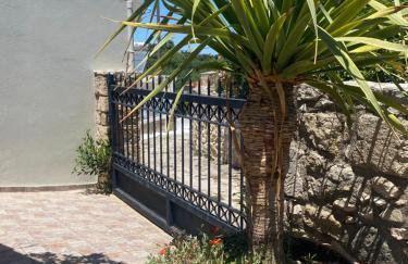Manousos Guest House - Photo 4