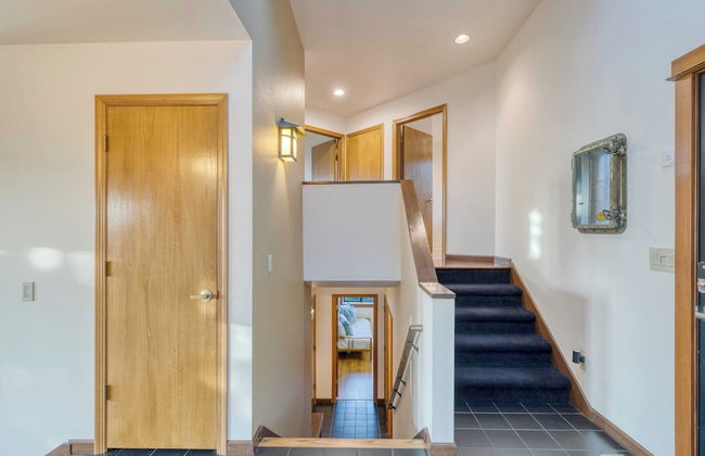 Half Block to Beach w/ Oceanview, Patio + Balcony The Shore Pine by Avantstay - Foto 27