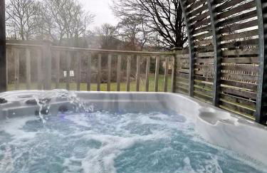 The Ness, Lodge with Hot Tub - Photo 1