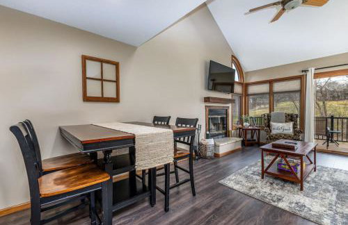 Cozy at Creekwood Getaway - Photo 3