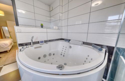 Suite & Spa - Jacuzzi - Sauna - Foto 48