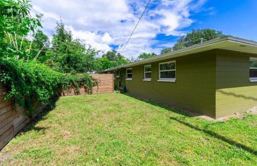 Stylish Condo min from UF & Shands Pets Welcome! - Photo 33