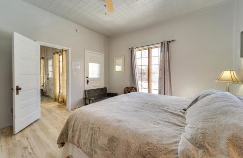 Dolorable Home with Yard - Walk to River! - Foto 14