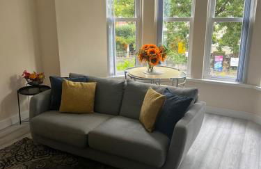 Penarth Station Renovated apartment - Photo 1