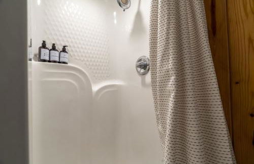 Luxury Lake House w Dock & Game Room - Photo 46