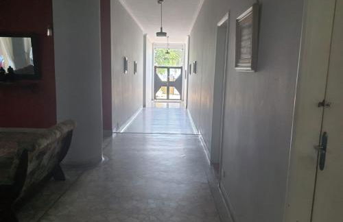 Apto frente à praia, aconchegante, vista lateral pro mar! - Foto 44