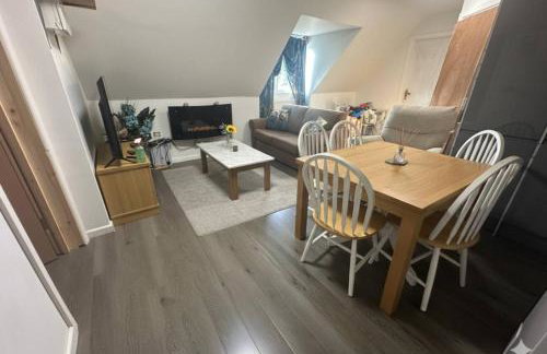Broad Oak Stays 2BR Flat for 6 with Parking - Photo 2