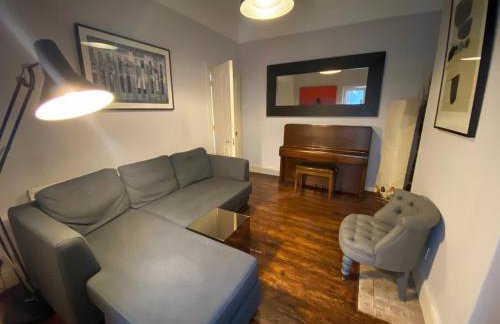 Spacious 4 Bedroom Character Home in Pontcanna - Foto 6