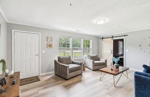 5BR with Game Room & Huge Backyard - Foto 23