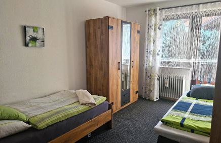 Großzügige Wohnung mit Terrasse und Gartenzugang - das komplette Erdgeschoß - Foto 15