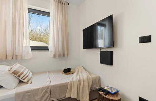 Charming Villa Harmonia with Heated pool and Indoor Jacuzzi surrounded by nature - Photo 35