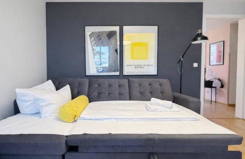 COOLEST Apartment in Berlin, easy Check-in, near BER Airport - Quiet&Cozy Penthouse - Photo 6