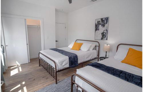 Gorgeous 3 BR 2 BA Near Amazing Downtown - Photo 42