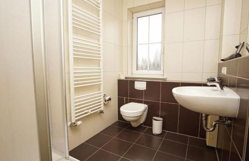 Schicke FeWo mit Terrasse, gratis Nutzung vom AHOI Erlebnisbad und Sauna in Sellin - Haus De niege Wech FeWo 01 - Foto 17