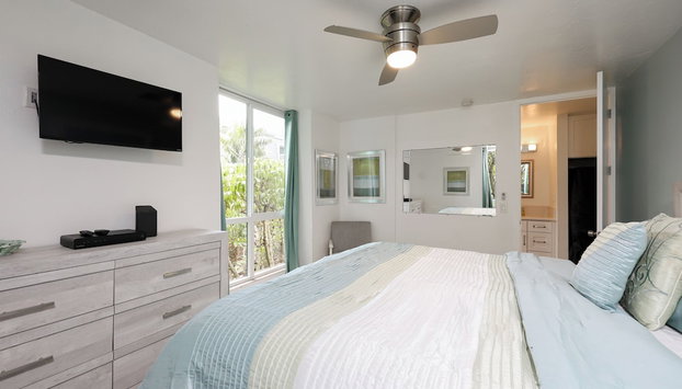 Oceanside Beach Condos - Photo 5, Room