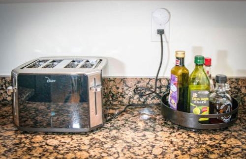 Spacious Coastal Townhome Deck and Parking - Foto 15