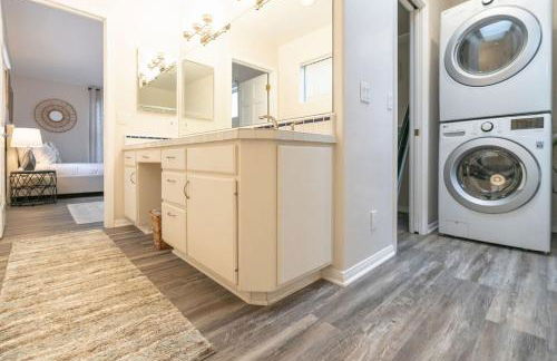 Sunlit La Jolla Village Gem with Peak Ocean Views - Photo 25