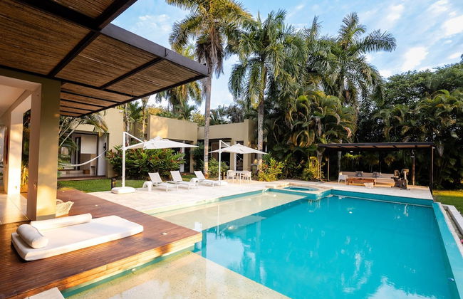 w Splendid 5BR Villa at Mesa de Yeguas - Photo 1