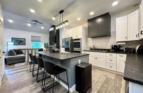 Cozy Cabin w Private Hot Tub and Fire Pit - Foto 1