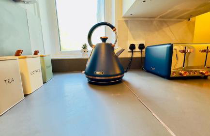 Inviting 2 Bed Guest House steps away from Ascot Racecourse 3 mins drive, 5 mins to Legoland, 12 mins to Windsor Castle Perfect for families & racegoers alike - Foto 15