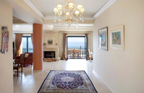 Avra Private Suites - Photo 43