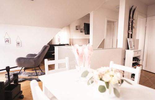 Pfälzer Herzel mit 2 Schlafzimmern und Blick über die Rheinebene kostenfreiem Parkplatz und Wlan fußläufig zum Wald und den Weinbergen Weinkühlschrank Brötchenservice Garten mit Gasgrill - Foto 11